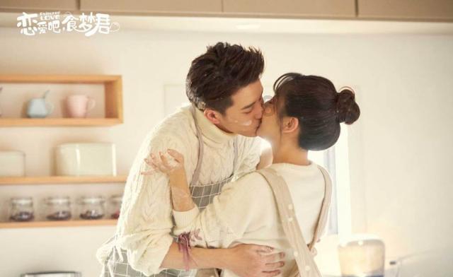 2010年，辽宁农妇义务养大被遗弃小黑熊，谁知长大后比小孩还乖巧