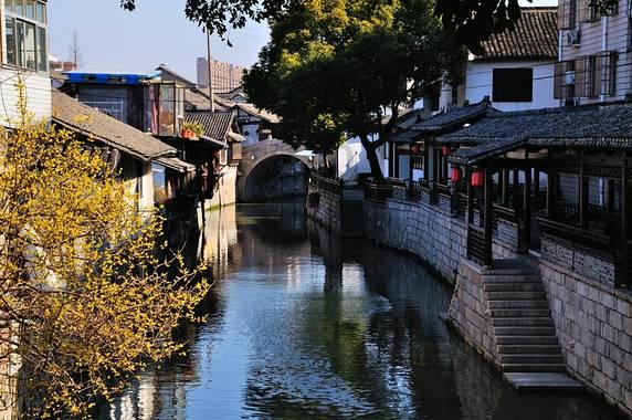 青海一副州长调研结束后聚餐饮酒，酒后失德失范，停职接受调查